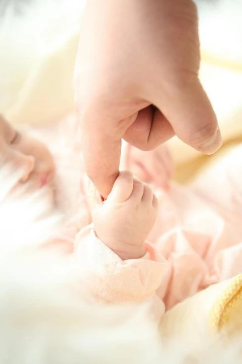 Bambino mano mamma - ArpamagicA